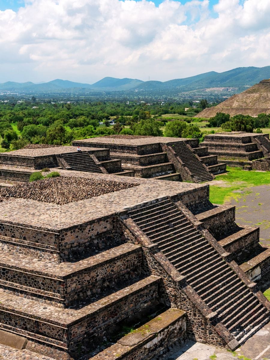 La pyramide de la Lune