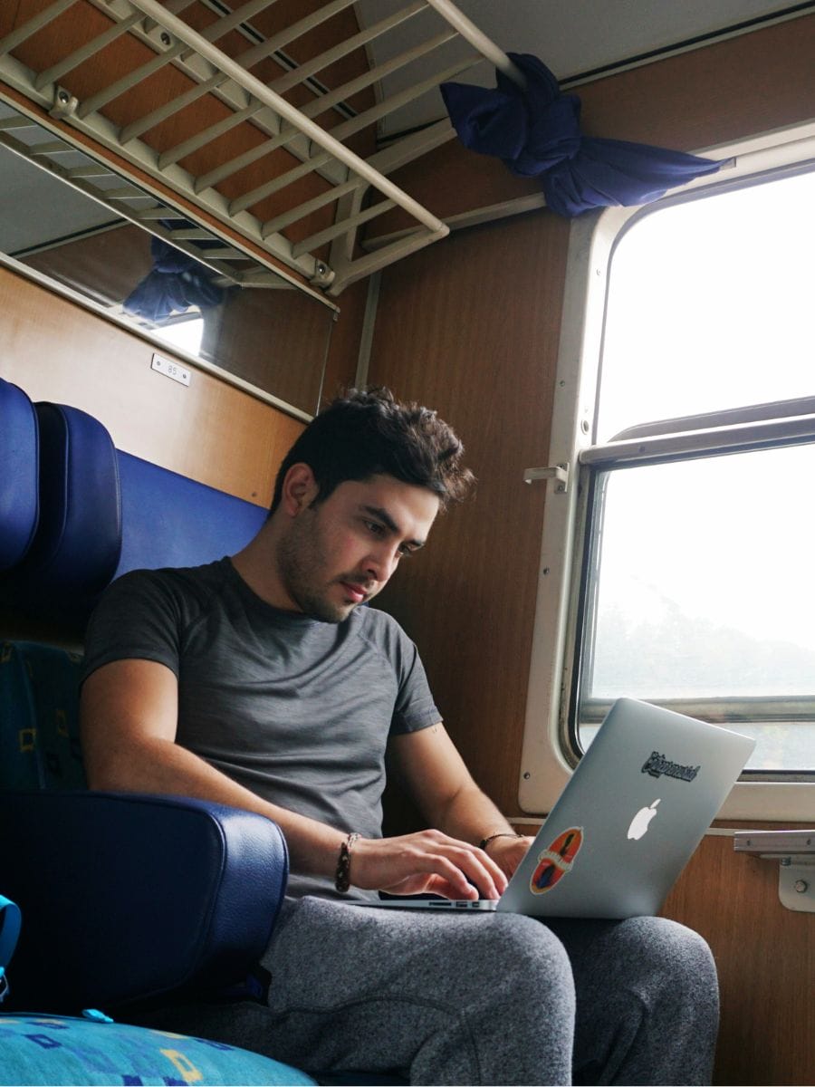 Pourquoi la eSIM est une vraie révolution pour les blogueurs voyageurs